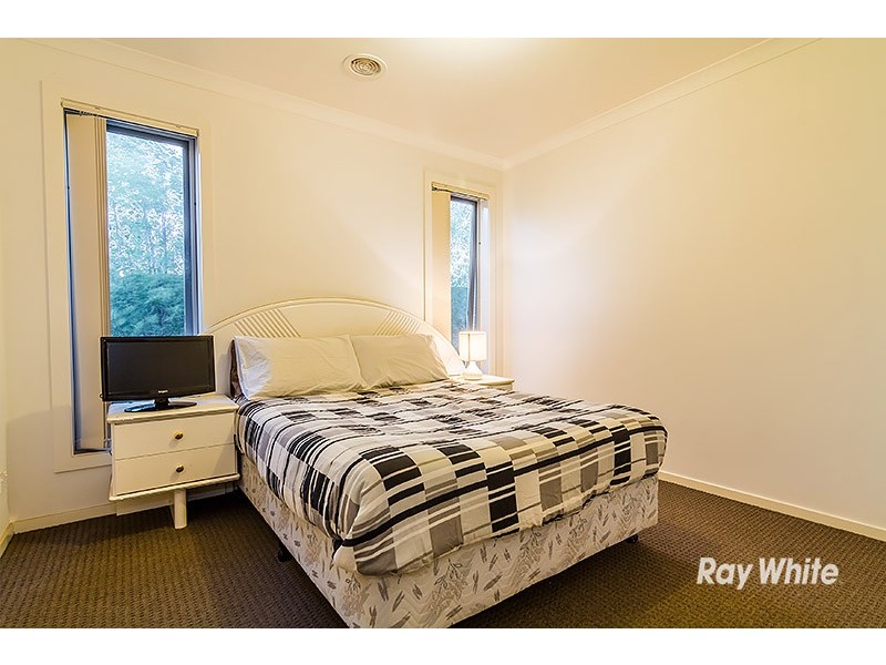 13 Nokota Lane, Clyde North VIC 3978