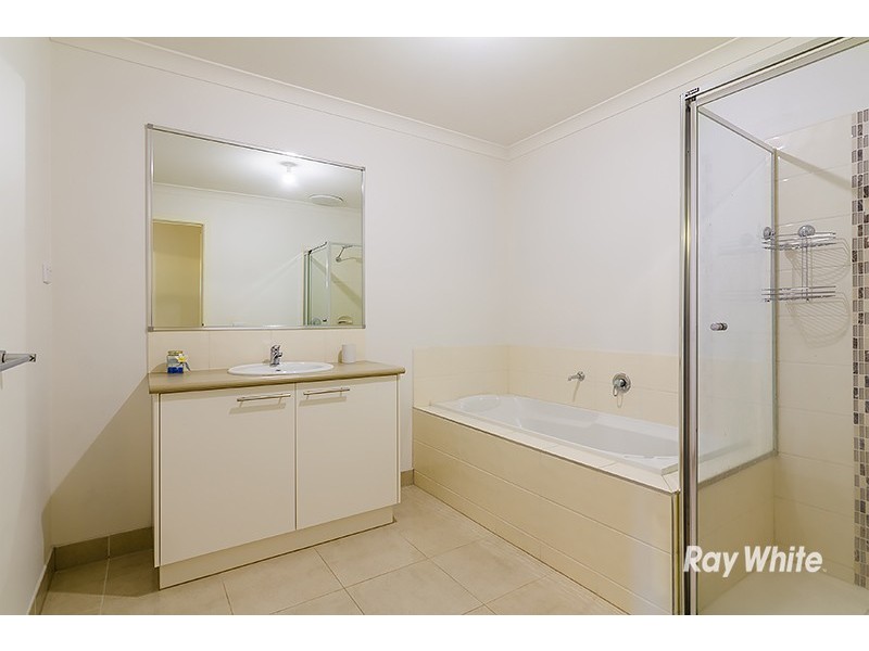 13 Nokota Lane, Clyde North VIC 3978