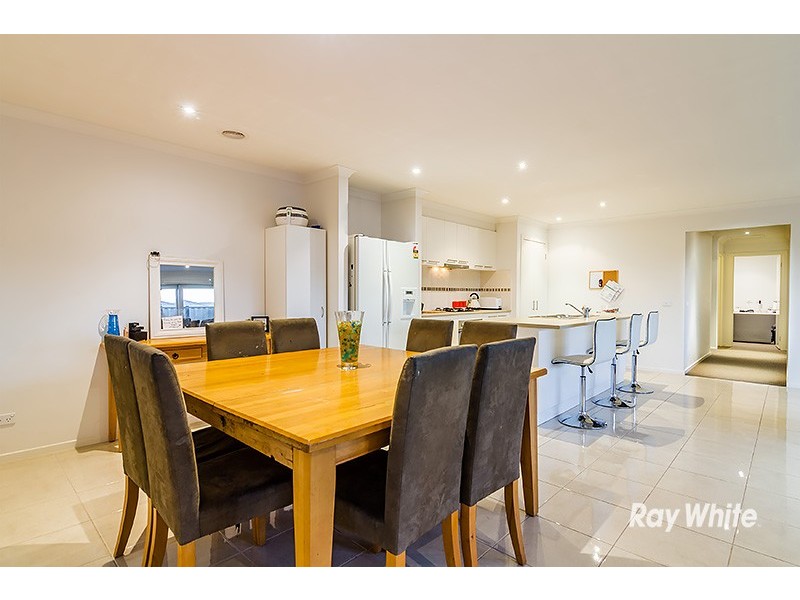 13 Nokota Lane, Clyde North VIC 3978