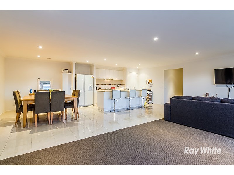 13 Nokota Lane, Clyde North VIC 3978