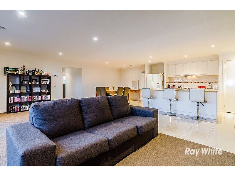 13 Nokota Lane, Clyde North VIC 3978