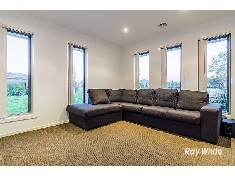 13 Nokota Lane, Clyde North VIC 3978