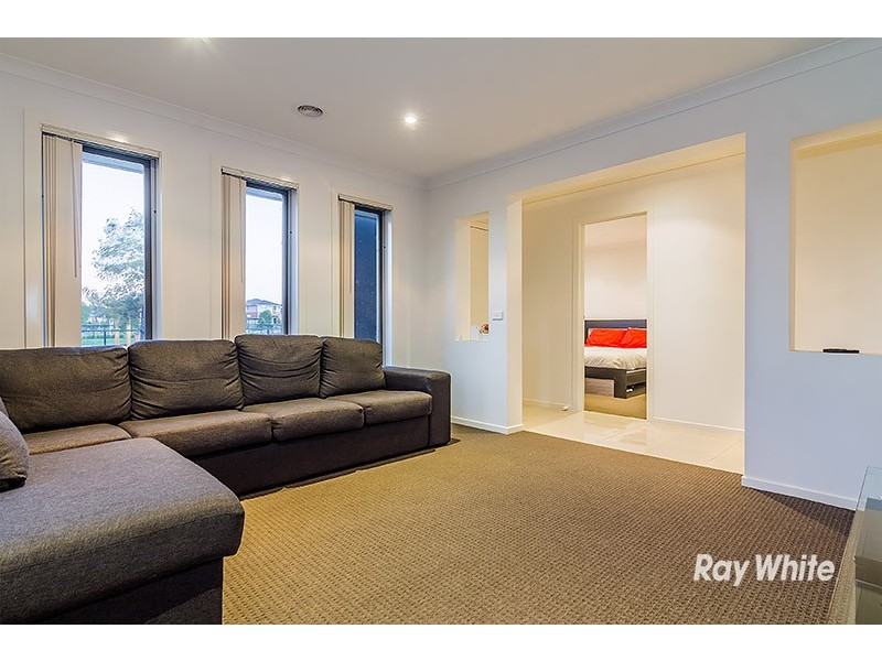 13 Nokota Lane, Clyde North VIC 3978