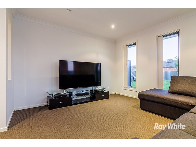 13 Nokota Lane, Clyde North VIC 3978