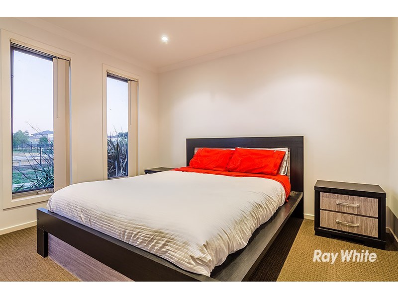 13 Nokota Lane, Clyde North VIC 3978