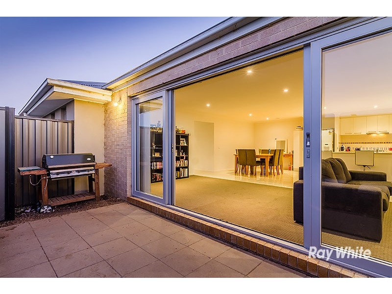 13 Nokota Lane, Clyde North VIC 3978