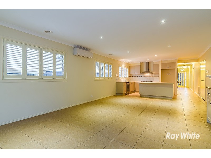 22 Tawleed Grove, Clyde North VIC 3978