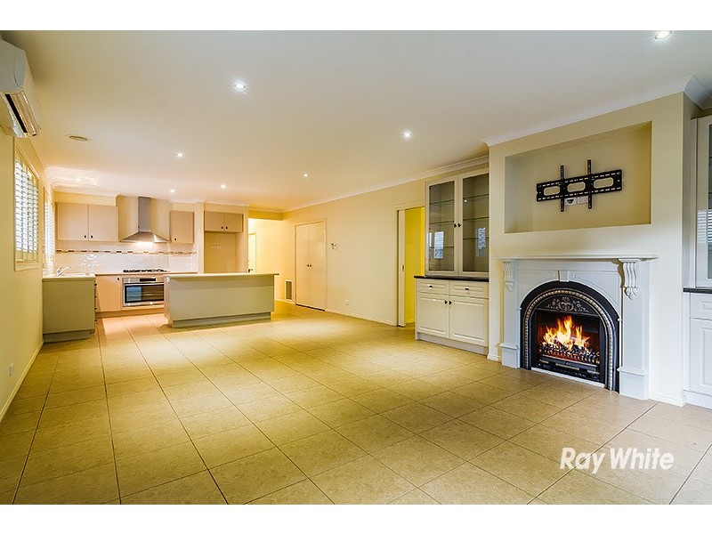 22 Tawleed Grove, Clyde North VIC 3978