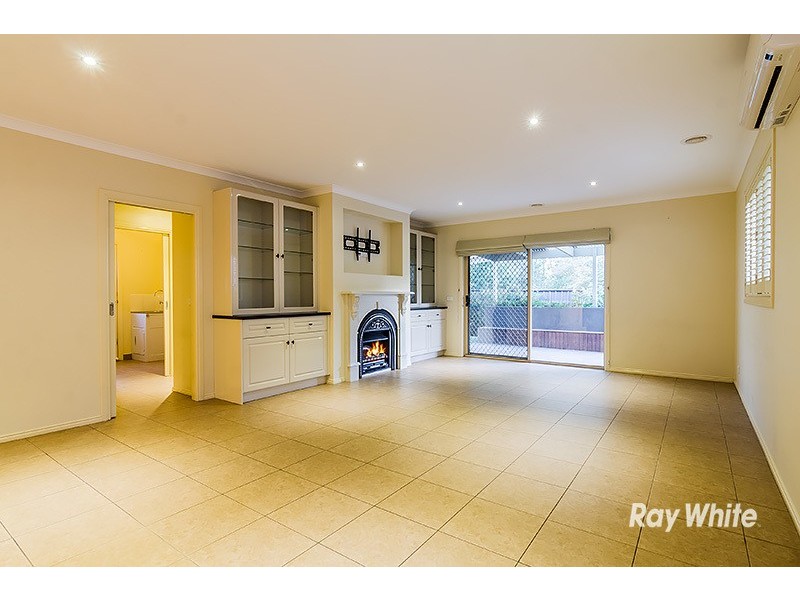 22 Tawleed Grove, Clyde North VIC 3978