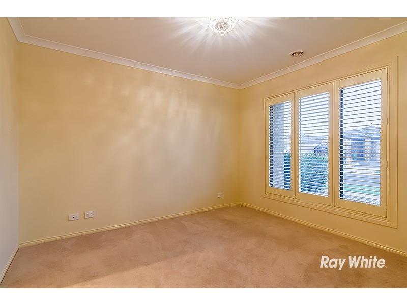 22 Tawleed Grove, Clyde North VIC 3978