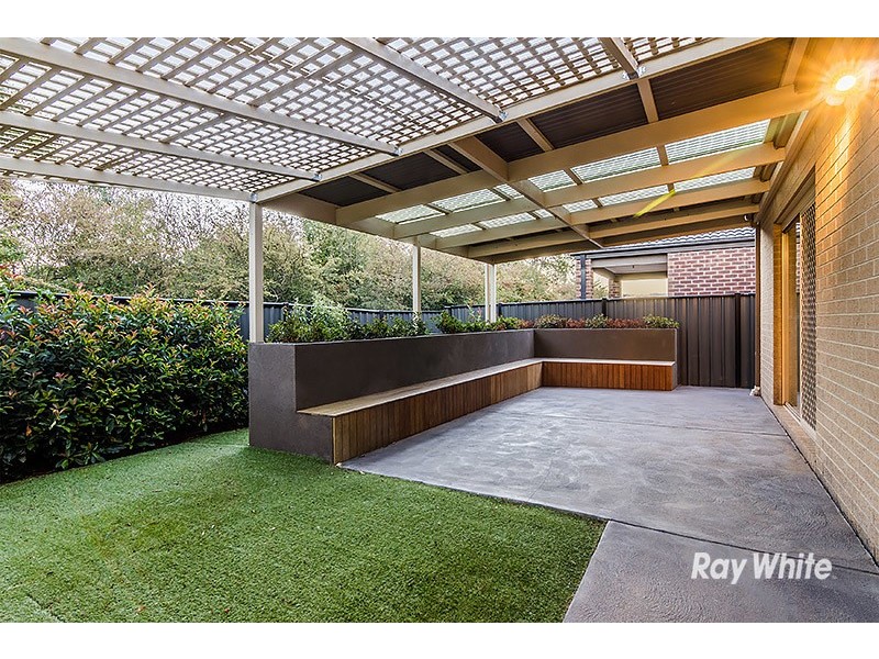 22 Tawleed Grove, Clyde North VIC 3978