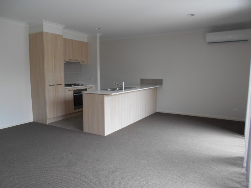 6 Kosciusko Circuit, Clyde VIC 3978