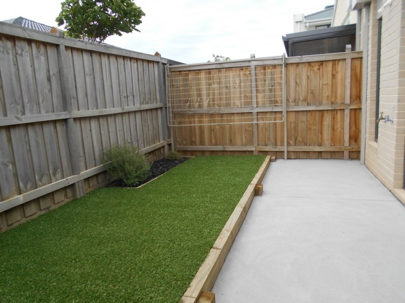 6 Kosciusko Circuit, Clyde VIC 3978