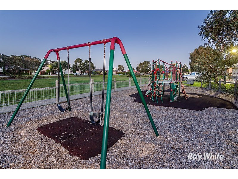 14 Gracehill Mews, Cranbourne VIC 3977