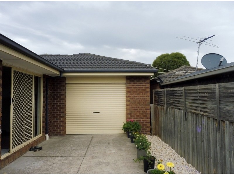 5 Fishburn Place, Cranbourne West VIC 3977