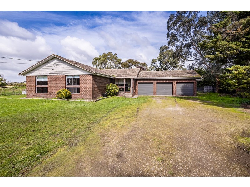 40 Volk Road, Cranbourne West VIC 3977