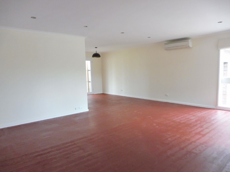 40 Volk Road, Cranbourne West VIC 3977