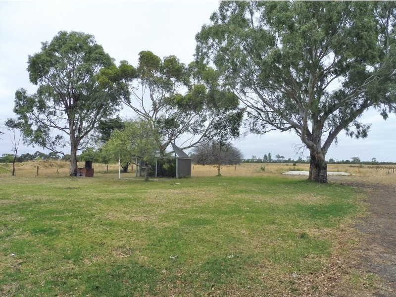 40 Volk Road, Cranbourne West VIC 3977