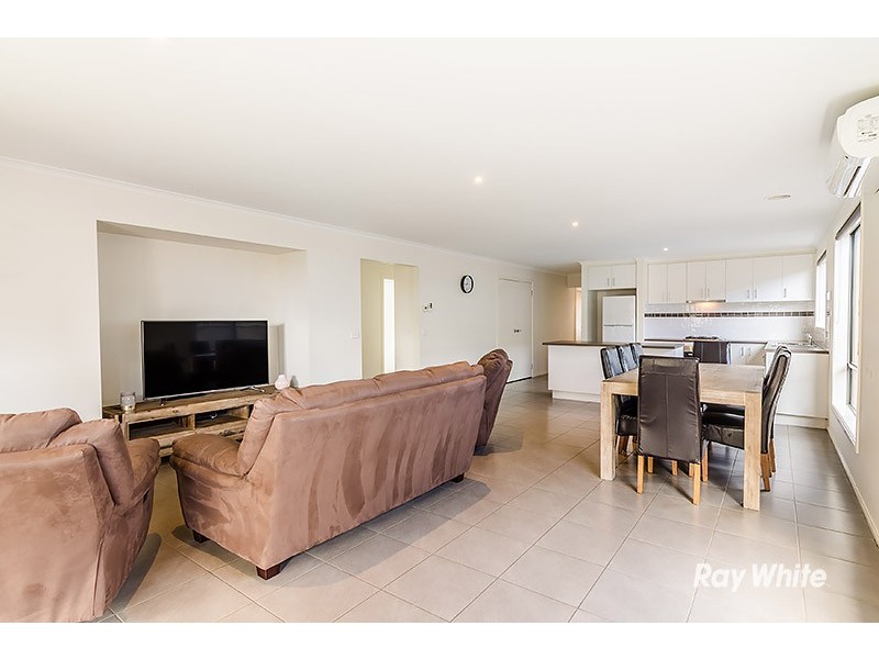 26 Everlasting Boulevard, Cranbourne West VIC 3977