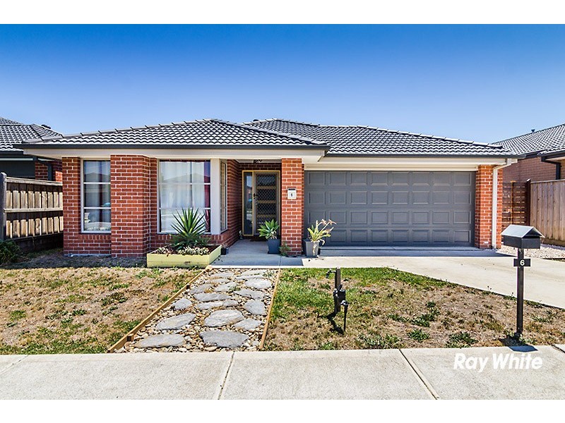 6 Valencia Circuit, Cranbourne VIC 3977