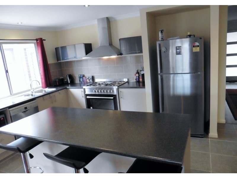 6 Valencia Circuit, Cranbourne VIC 3977