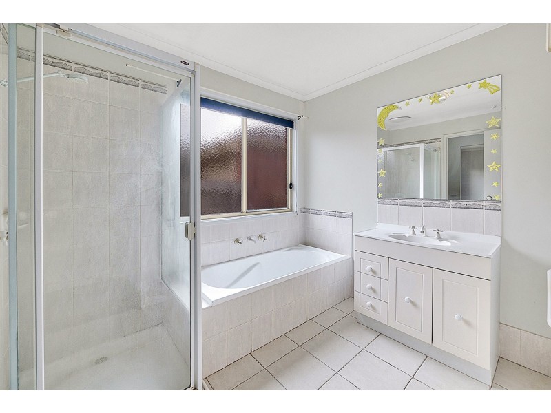 7 Greenbriar Way, Cranbourne West VIC 3977