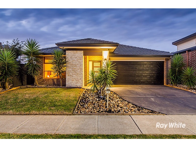 3 Gelderland Drive, Clyde North VIC 3978