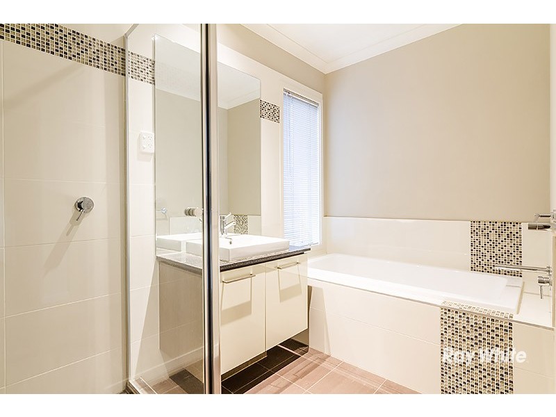 3 Gelderland Drive, Clyde North VIC 3978