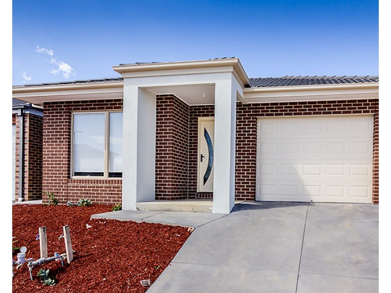 54 Elmtree Crescent, Clyde North VIC 3978