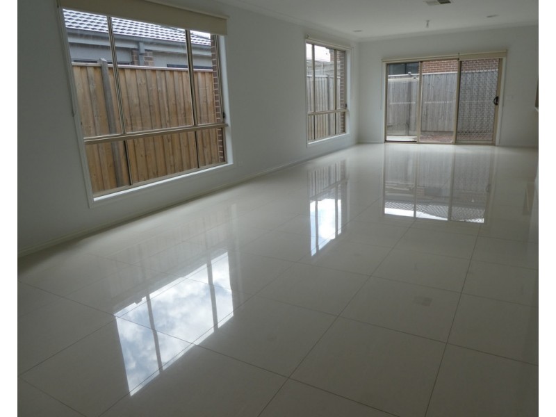 54 Elmtree Crescent, Clyde North VIC 3978