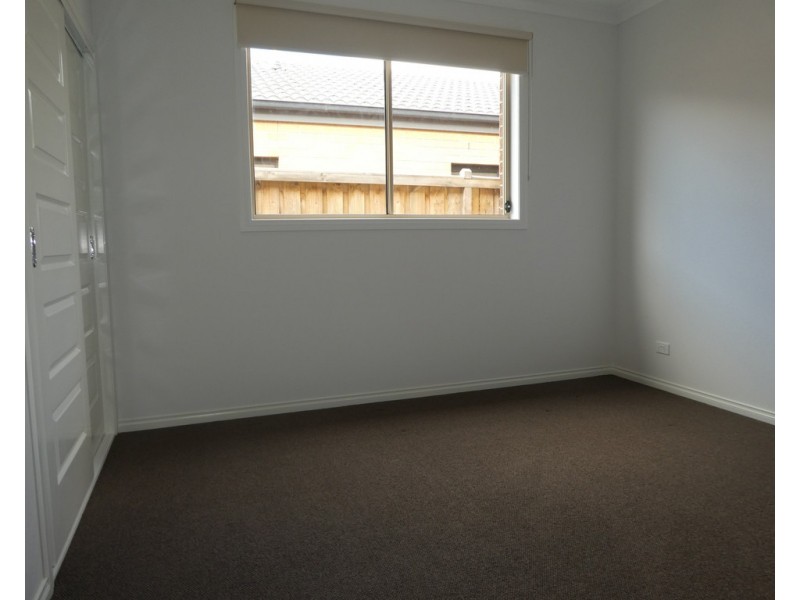 54 Elmtree Crescent, Clyde North VIC 3978