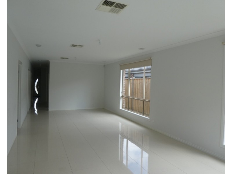 54 Elmtree Crescent, Clyde North VIC 3978