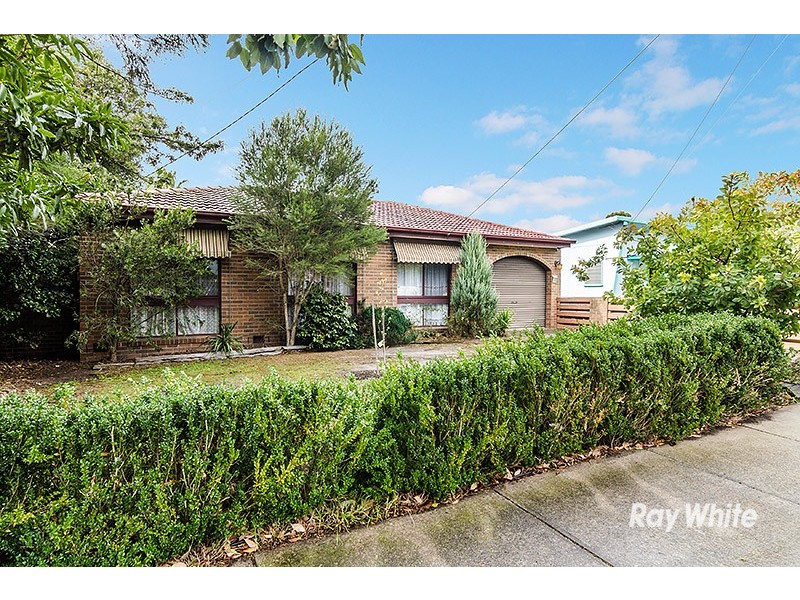 2 Ainsleigh Court, Cranbourne VIC 3977
