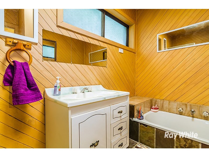 2 Ainsleigh Court, Cranbourne VIC 3977