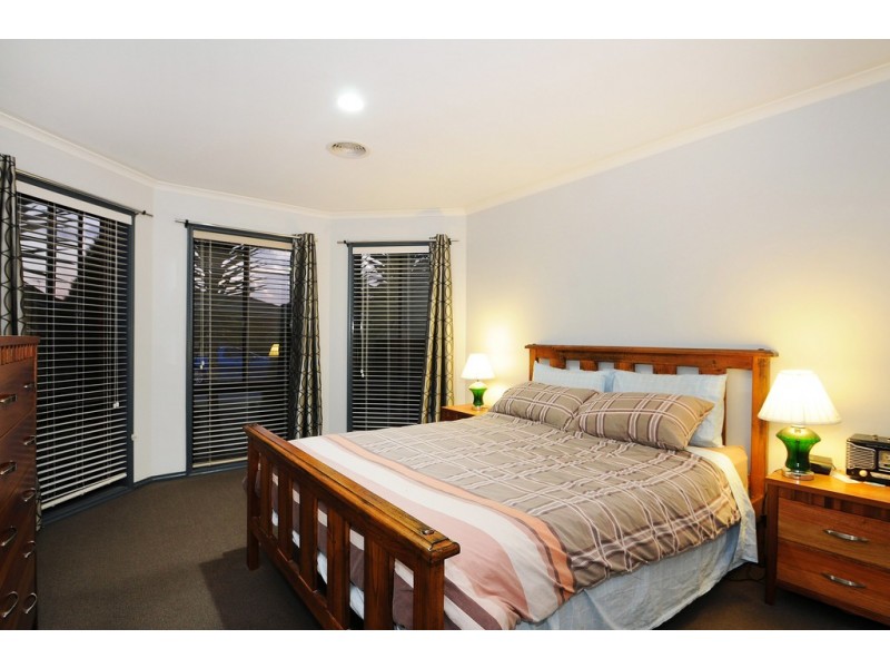 10 Red Oak Terrace, Lyndhurst VIC 3975