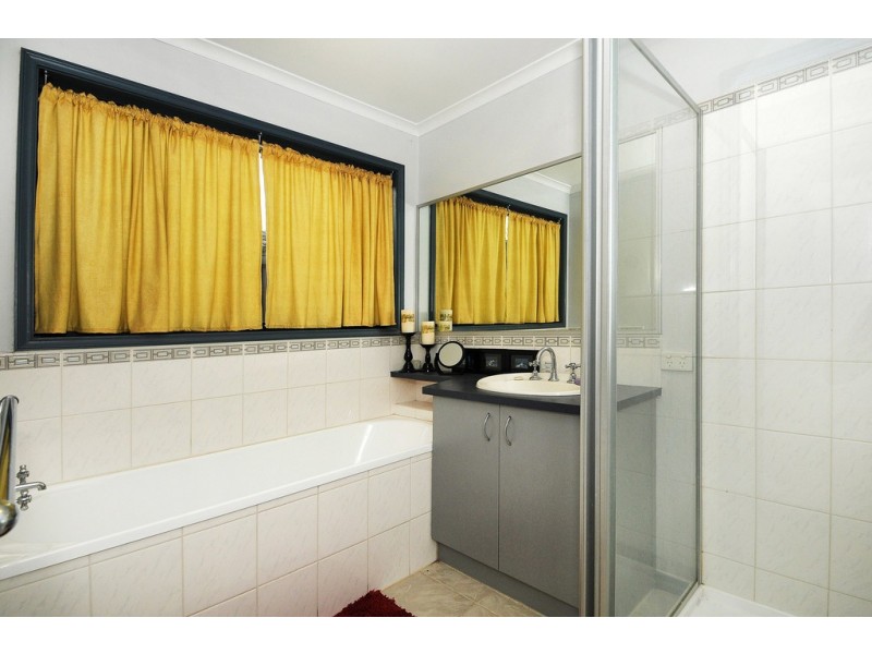 10 Red Oak Terrace, Lyndhurst VIC 3975