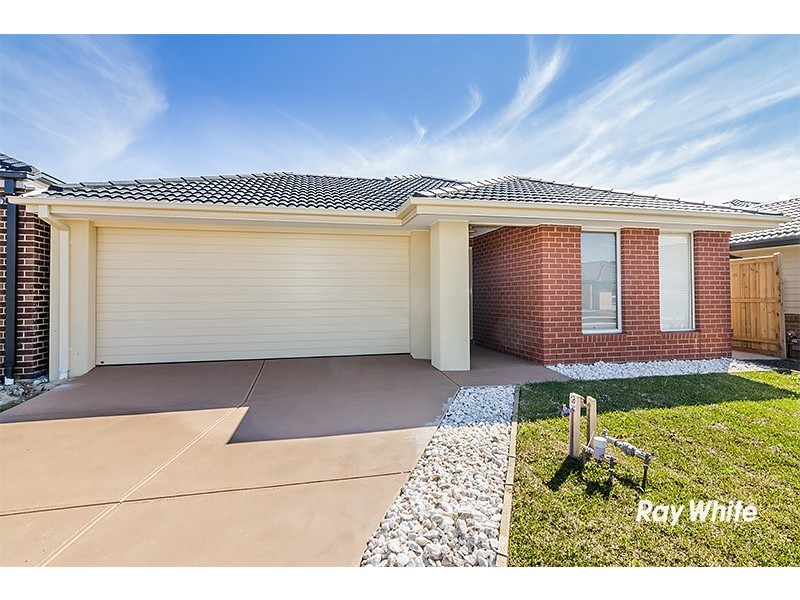 9 Hollywell Road, Clyde North VIC 3978