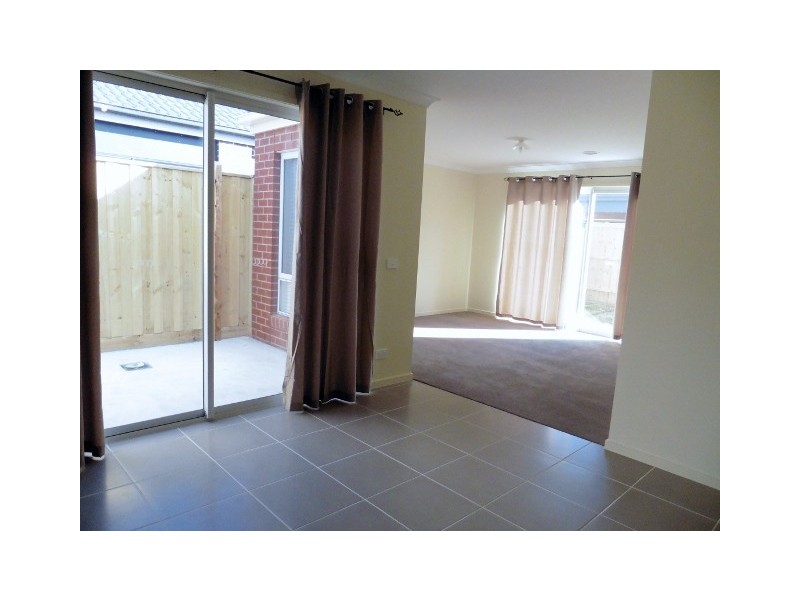 9 Hollywell Road, Clyde North VIC 3978