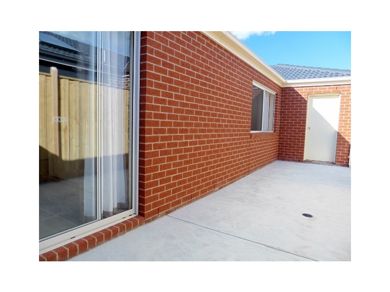 9 Hollywell Road, Clyde North VIC 3978