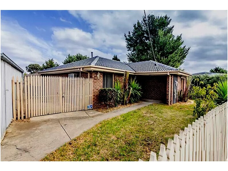 15 Jindalee Gardens, Cranbourne West VIC 3977