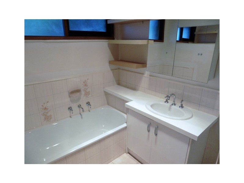 15 Jindalee Gardens, Cranbourne West VIC 3977