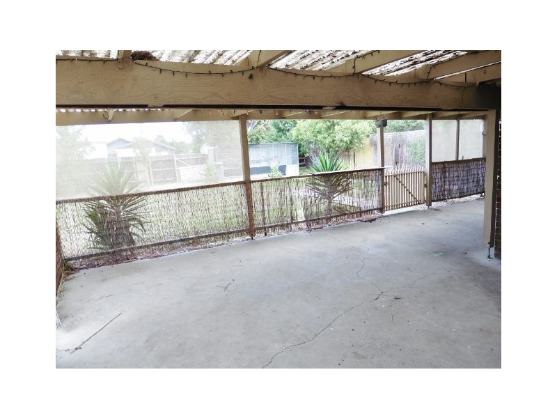 15 Jindalee Gardens, Cranbourne West VIC 3977