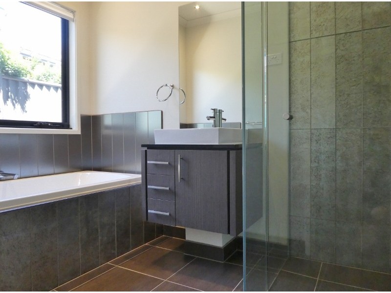 12 Kindred Avenue, Cranbourne North VIC 3977