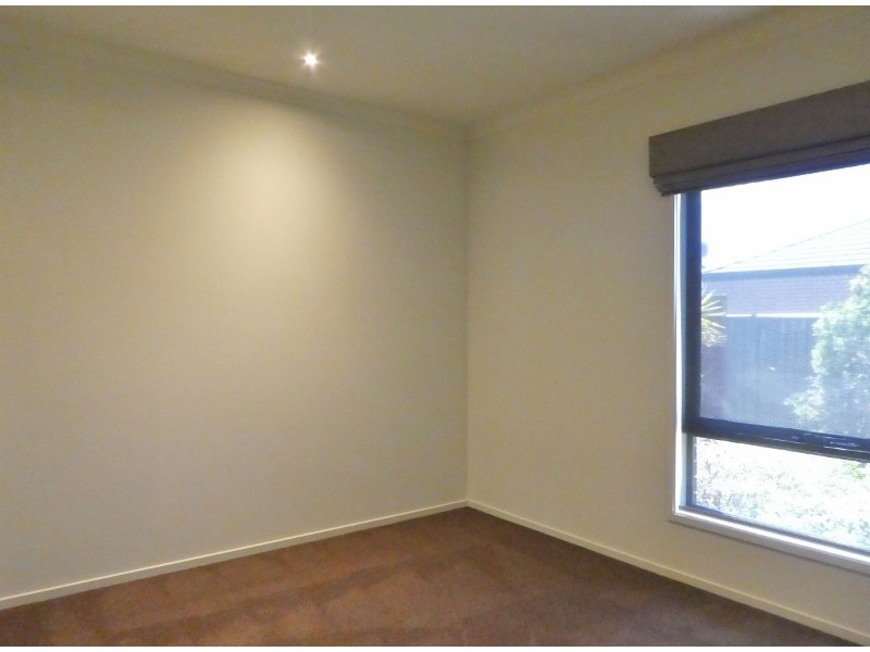 12 Kindred Avenue, Cranbourne North VIC 3977