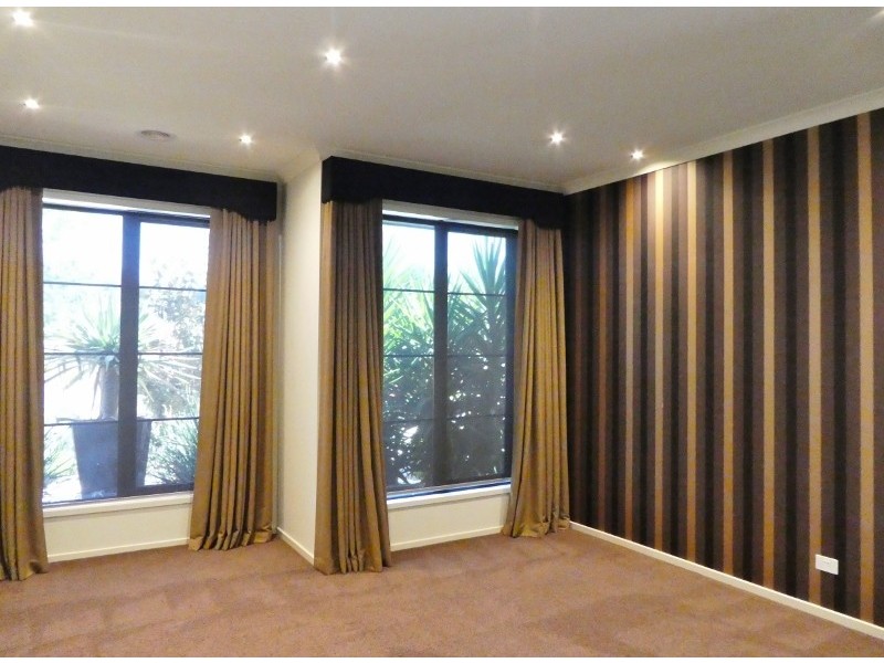 12 Kindred Avenue, Cranbourne North VIC 3977