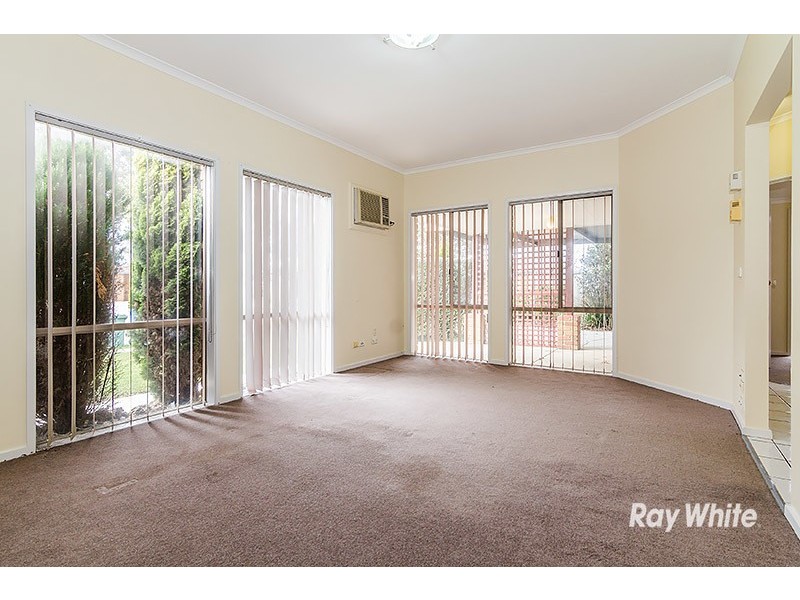 13 Jacinta Drive, Cranbourne West VIC 3977