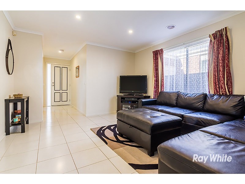 19 Charlotte Place, Cranbourne West VIC 3977