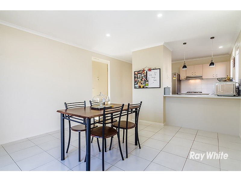 19 Charlotte Place, Cranbourne West VIC 3977