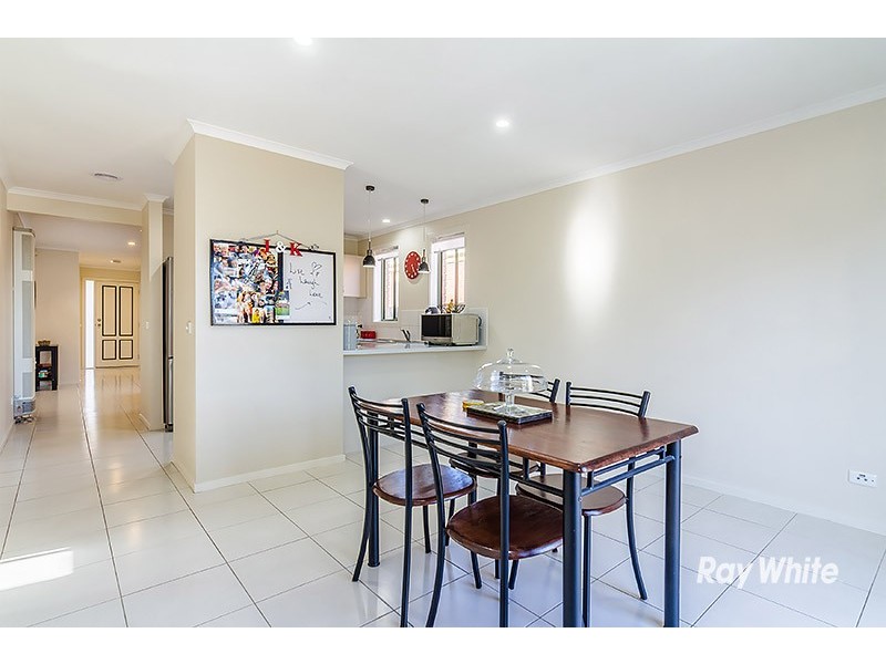 19 Charlotte Place, Cranbourne West VIC 3977