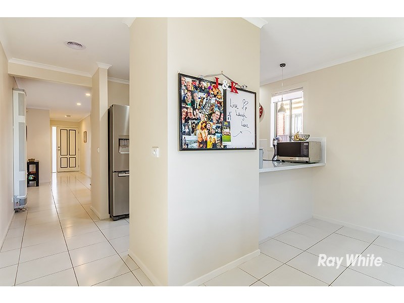 19 Charlotte Place, Cranbourne West VIC 3977